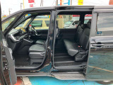 当店では、自社で仕入れした厳選車両を、多数展示しております。リーズナブルなお車を多数在庫しております。掘り出し物を探しにいらしてください。