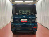 広い空間で、移動中も快適な車いす移動車です。