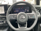 【プロパイロット】高速道路走行時にアクセル・ブレーキ・ステアリングを車両が制御する事で、渋滞時のイライラやロングドライブのストレス軽減に繋がります。運転支援システムとしてご利用頂けます。