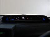 スピードメーターが車両中央寄りにあるセンターメーターです。視線の移動が少なく運転できます。