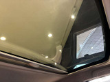車両は屋内展示しておりますので天候に関係なくごゆっくりコンディションご確認頂けます。車両を倉庫へ保管している場合が御座いますのでご来店前に在庫確認頂けると幸いです。TEL072-784-8800