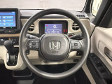 ハンドルにHondaセンシング系のクルーズコントロールやレーンキープアシストなどのスイッチと、オーディオの操作スイッチが装備されています。ハンドルから手を離さず安全に操作できます。