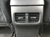 後部座席にもエアコン吹き出し口がしっかり装備されています。