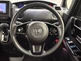 ハンドルにHondaセンシング系のクルーズコントロールやレーンキープアシストなどのスイッチと、オーディオの操作スイッチが装備されています。ハンドルから手を離さず安全に操作できます。