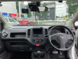 シンプルな運転席周りで操作も楽です