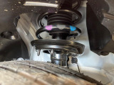 お車を安心してお乗りいただく為には、足回りの定期点検が欠かせません。サービスサポート(有償保証)では無料点検もご提供しており、安心のカーライフをお過ごしいただけるサポート体制が整っています。