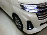 LEDヘッドライトです。デザイン性がよくとても明るいので、夜間の走行や悪天候でも安心です。しかも長寿命!
