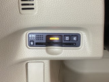ハンドルの左下にETCがついています。高速道路の料金所の通過も楽々です。カードの取り出しもしやすい場所についています。