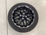 当社にてデモ走行時に装着していたワンシーズン使用の中古スタットレスタイヤ+ホイール4本セットを用意致しました。(2025年製、タイヤ+ホイールは現状渡し、保証対象外です)