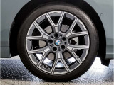 【BMWアロイホイル】軽量かつ強度に拘ったアロイホイル。走行性能ポテンシャルを引き出す設計。車の足元を引き締めてくれる大きなポイントはアロイホイルです。
