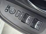 各席のパワーウインドウを手元で操作可能。使い勝手の良い設計です。