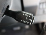 クルーズコントロール付きで高速道路走行での疲労を軽減します。
