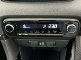 オートエアコン付きなので一度、気温を設定すれば自動的に過ごし易い温度に調整してくれますよ。 車内をいつでも快適空間にしてくれます。