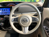 インテリアに合わせたデザインのステアリングは、運転される方のことも考え、運転しやすい形状、大きさです。是非一度、実際に触ってお確かめください。