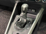 シフトチェンジが楽しいシーケンシャルシフト:シフトノブをアップ/ダウン(+/-)させ、マニュアル感覚のシフトチェンジで運転する楽しさが味わえます。