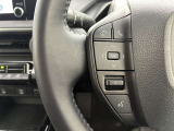 運転中、オーディオの操作をしてて、ハッとしたことはありませんか?ステアリングスイッチは、運転中でもハンドルでオーディオの操作が可能です。安全なドライブをサポートします。