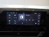Apple CarPlay、Android Auto 対応。スマホを接続するとタッチスクリーン上でマップ、通話、メッセージ、ミュージックなどのアプリをスマホ同様に操作できるミラースクリーン機能搭載
