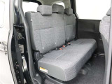 リアシートも厚く、長時間の移動もらくらくです!車種によってはラゲージスペースやトランクへのアクセスも可能!乗り心地・使い勝手共に充実です!!