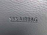 運転席側にSRS二-エアバックシステムを採用 万一の際の安全性を高めました