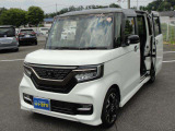 ★両側パワースライドドア★狭い駐車場や壁際などでの乗降りに便利です!操作はワイヤレスリモコン、室内のコントロールスイッチ、ドアハンドルで行えます!挟み込み防止機能付で安心!