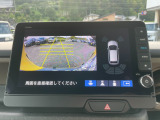 バックモニター装備。画面にて後方の確認が行えるので、バック駐車や車庫入れの際には重宝します。車の運転に慣れない方でも安心のガイドライン表示機能付。