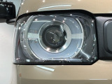 LEDヘッドライトは、点灯の瞬間から最大光量を発揮し、突然暗くなるトンネルなどでの安定感を高めます。