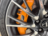 【オレンジキャリパー】世界のスーパーカーにも採用されるイタリアの高級メーカー「ブレンボ」を装着!色鮮やかなキャリパーがスポーティな印象を引き立てます♪
