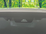 【トヨタセーフティセンス】走行中に前方の車両等を認識し、衝突しそうな時は警報とブレーキで衝突回避と被害軽減をアシスト。より安全にドライブをお楽しみいただけます。