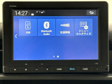 ★スマートフォンのような操作感の静電式タッチパネル。