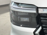 LEDヘッドライトは、点灯の瞬間から最大光量を発揮し、突然暗くなるトンネルなどでの安定感を高めます。