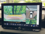 【パノラミックビューモニター】専用のカメラにより、上から見下ろしたような視点で360度クルマの周囲を確認することができます☆死角部分も確認しやすく、狭い場所での切り返しや駐車もスムーズに行えます。