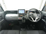 ◆視界広々で非常に運転しやすくロングドライブでも疲れを感じさせないすっきりとまとまったインパネ周りです。