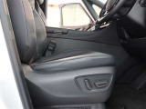 パワーシート搭載。微妙な調整が手軽にでき、ピッタリなポジションで運転することが可能です。