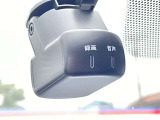 ドライブレコーダー装備です!もしもの時やあおり運転など、映像記録は証拠になるのであると安心ですね!