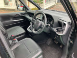 自社整備工場併設! 納車整備からアフターフォローまでお任せください。 車検や定期点検、オイル交換はもちろん、ナビやドラレコ、バックカメラ、ETC等の取り付けも当店にお任せください。