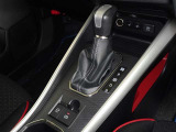 電動パーキングブレーキ・ブレーキホールドを装備してます。ホールド機能は信号待ちが多い一般道で疲労軽減になり、大好評です!