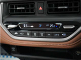 フルオートエアコン搭載。好みの温度に設定するだけで、風向や風量を自動でコントロール!いつでも快適な車内環境に。