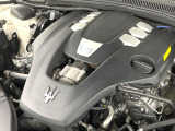 マセラティの100年の歴史が詰まった、V63リッターエンジン 350馬力(カタログ値)。是非店頭でその走りやエギゾーストを、肌で、耳でご体感ください