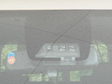 【トヨタセーフティセンス】走行中に前方の車両等を認識し、衝突しそうな時は警報とブレーキで衝突回避と被害軽減をアシスト。より安全にドライブをお楽しみいただけます。