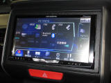 ナビゲーションはパイオニアHDDナビ(AVIC-ZH0007)を装着しております。AM、FM、CD、DVD再生、Bluetooth、音楽録音再生、フルセグTVがご使用いただけます。