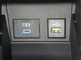 【充電用USB端子】デバイスの充電に便利です。※実際の接続端子は写真で確認or店舗までご気軽にお問合せください♪