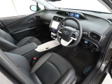 シンプルで使いやすいデザインの運転席です。