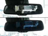 後続車のヘッドライトの眩しさを検知し、センサーで自動的に鏡の反射率を下げて眩しさを軽減する自動防眩式ルームミラー!!