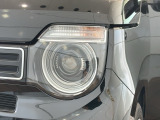 LEDヘッドライトは、点灯の瞬間から最大光量を発揮し、突然暗くなるトンネルなどでの安定感を高めます。