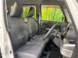 運転席シート廻りは使用感も少なく、良好な状態となっています。前オーナー様が丁寧に使っていたことがよくわかりますね。