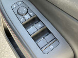 全席パワーウィンドウとなっています。運転席はオートになっているのでワンタッチ開閉することが出来ます。