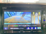 【リヤカメラあんしんプラス】車線変更時や後退時の危険を検知し、ナビ画面でお知らせして安全運転をサポートします。