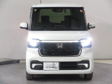 ヘッドライトは切れのある光り方のLED!