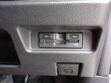 ETCももちろん搭載。いちいち料金所で停車する必要なんて当然ないです。スムーズにストレスなくドライブをお楽しみください。(※支払総額にセットアップ費用は含まれておりません。)