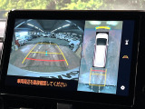 【パノラミックビューモニター】専用のカメラにより、上から見下ろしたような視点で360度クルマの周囲を確認することができます☆死角部分も確認しやすく、狭い場所での切り返しや駐車もスムーズに行えます。